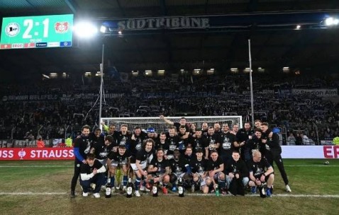 热议 | 欧冠出局，德国杯被德丙球队淘汰，勒沃库森还能卫冕德甲吗？