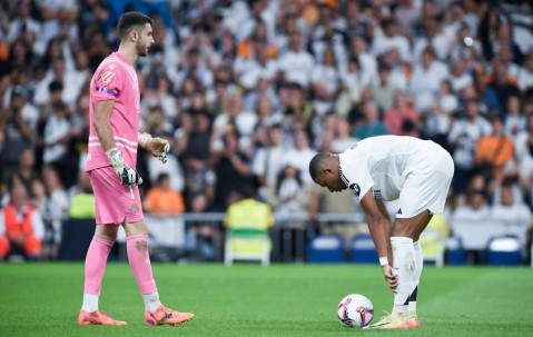 姆巴佩的现世报：两年前为钱摆皇马一道，如今踢球踢出精神问题