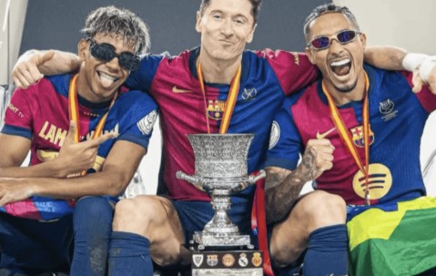 西甲最佳阵容出炉：姆巴佩领衔！巴萨4大巨星入选，维尼修斯无缘