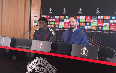 曼联生死战大名单曝光，铁腰复出11人缺阵！阿莫林激励球员向拉爵正名