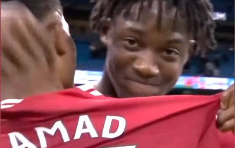 曝曼联给新帝星12万周薪，希望本赛季续约！其被嘲讽为红魔阿诺德