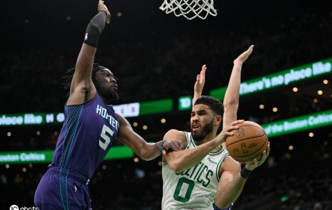 塔图姆16+8普里查德22分 小库里17分绿军送黄蜂6连败